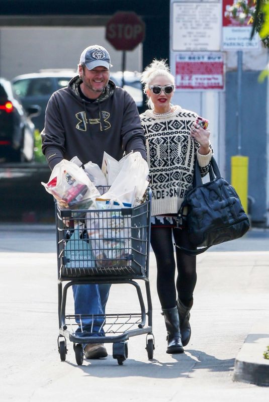 GWEN STEFANI and Blake Shelton Shopping at Gelson