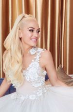 GWEN STEFANI for You Make It Feel Like Christmas Photoshoot