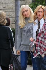 GWEN STEFANI Out and About in Los Angeles 12/10/2017