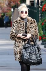 GWEN STEFANI Out for Lunch in Studio City 12/22/2017