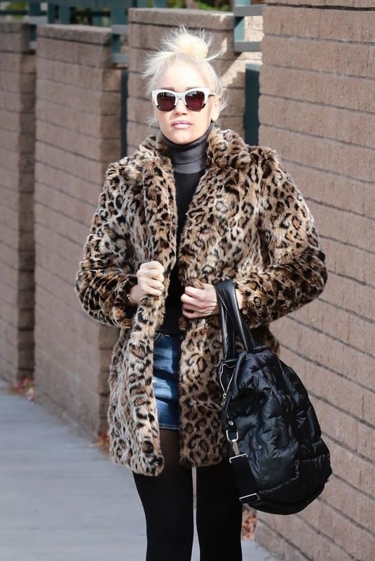 GWEN STEFANI Out for Lunch in Studio City 12/22/2017