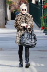 GWEN STEFANI Out for Lunch in Studio City 12/22/2017