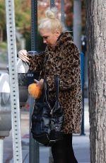 GWEN STEFANI Out for Lunch in Studio City 12/22/2017
