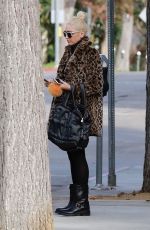 GWEN STEFANI Out for Lunch in Studio City 12/22/2017
