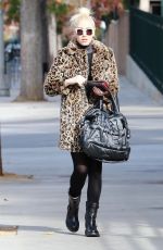 GWEN STEFANI Out for Lunch in Studio City 12/22/2017