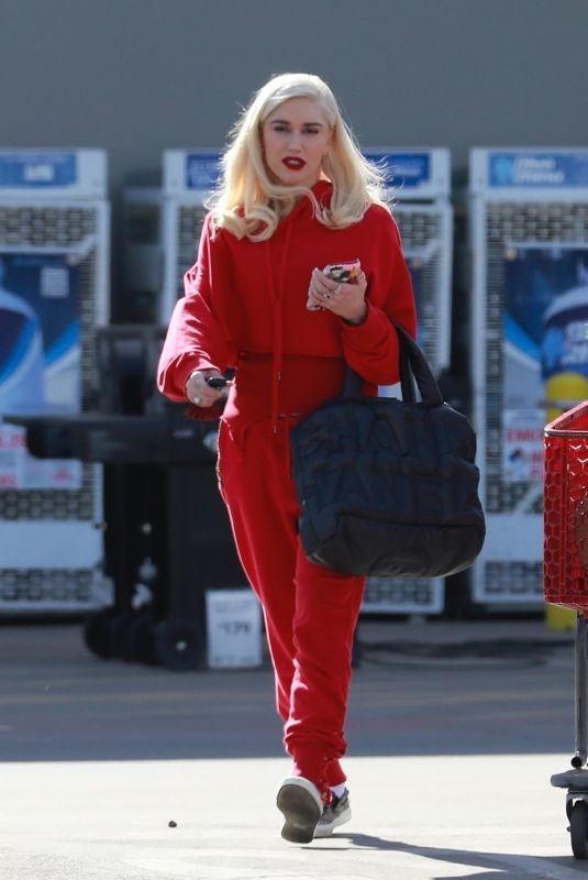 GWEN STEFANI Out Shopping in Burbank 12/09/2017