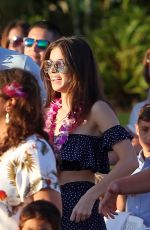 HAILEE STEINFELD Learns a Hawaiian Dance in Maui 12/28/2017