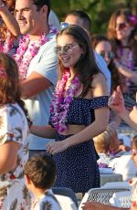 HAILEE STEINFELD Learns a Hawaiian Dance in Maui 12/28/2017