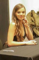 HAILEE STEINFELD Out and About in New York 12/15/2017