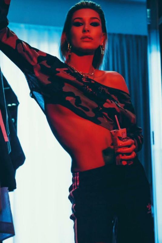 HAILEY BALDWIN for Wonderland Winter 2017/2018
