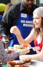 HANNAH ZEILE at LA Mission Serves Christmas to the Homeless in Los Angeles 12/22/2017