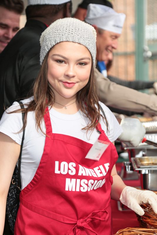 HANNAH ZEILE at LA Mission Serves Christmas to the Homeless in Los Angeles 12/22/2017