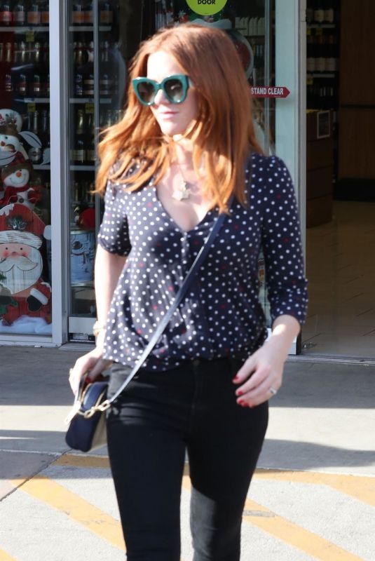 ISLA FISHER Out Shopping in Beverly Hills 12/08/2017