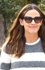 JENNIFER GARNER Heading to a Church in Pacific Palisades 12/10/2017