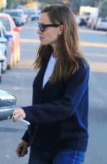 JENNIFER GARNER Out and About in Los Angeles 12/12/2017