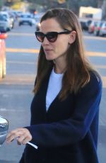 JENNIFER GARNER Out and About in Los Angeles 12/12/2017