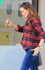 JENNIFER GARNER Out in Los Angeles 12/13/2017