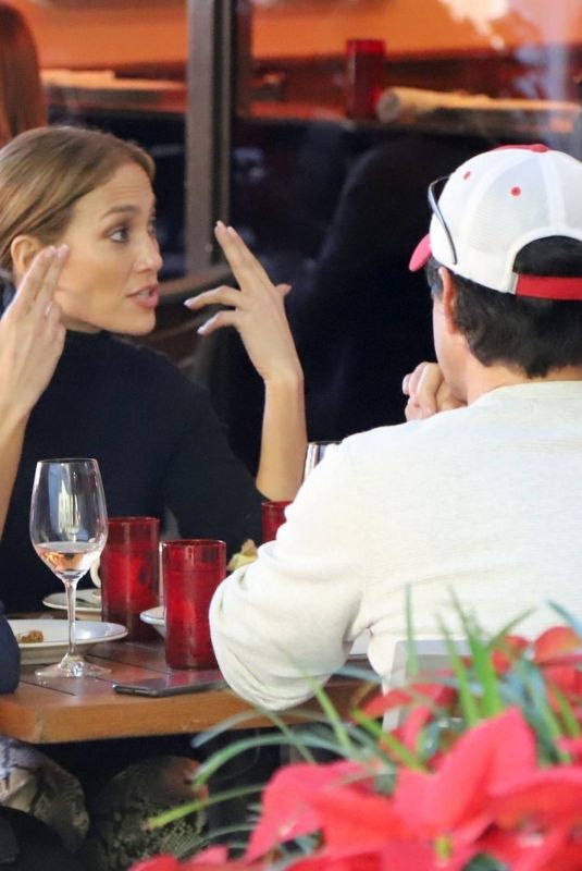 JENNIFER LOPEZ and Alex Rodriguez Out for Dinner with Friends in Miami 12/16/2017