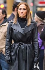 JENNIFER LOPEZ  Hailing a Cab in New York 12/08/2017