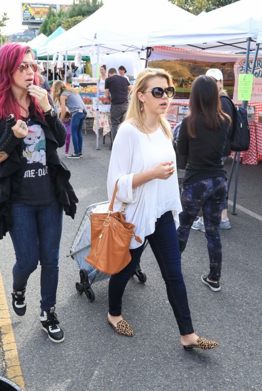 JODIE SWEETIN at Farmers Market in Studio City 12/10/2017