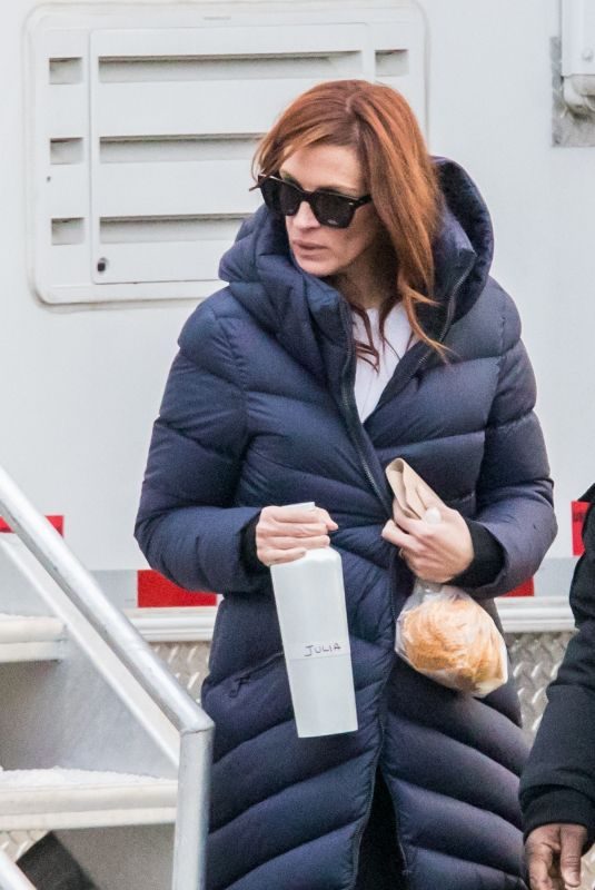 JULIA ROBERTS on the Set of Ben is Back in Westchester 12/18/2017