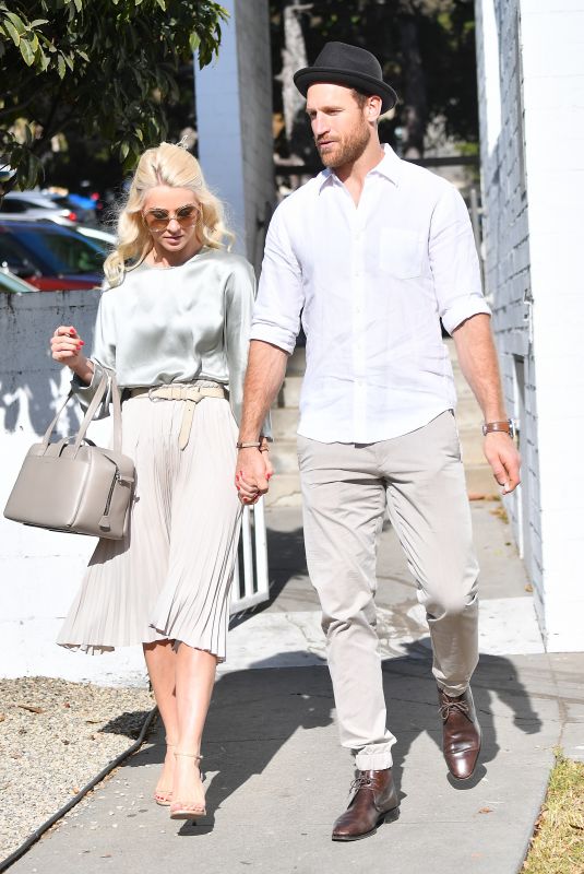 JULIANNE HOUGH and Brooks Laich Out for Lunch in Los Angeles 12/30/2017