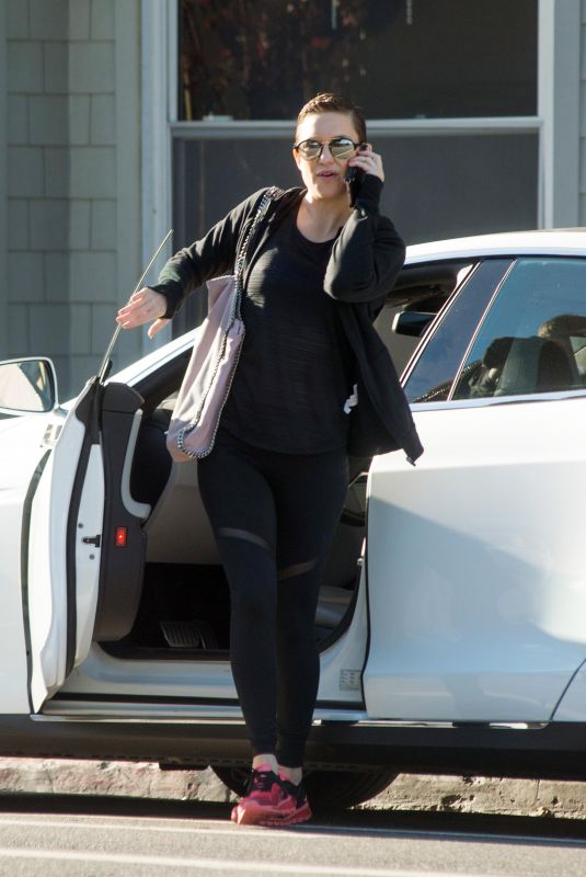 KATE HUDSON Arrives at a Gym in Los Angeles 12/08/2017
