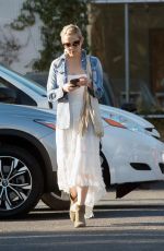 KATE HUDSON at Electric Lodge in Venice Beach 12/19/2017