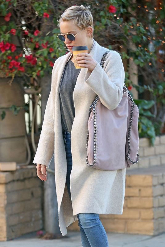 KATE HUDSON Out and About in Los Angeles 12/21/2017