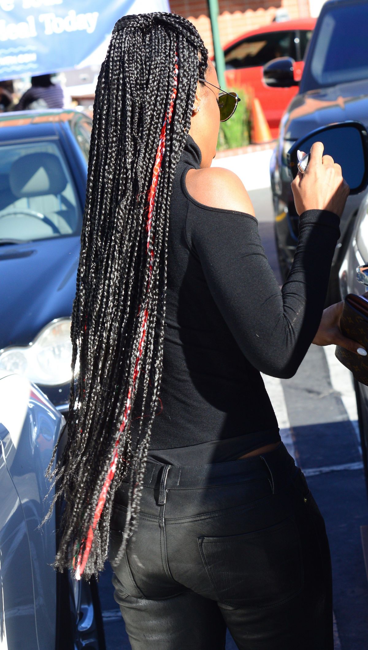 kelly-rowland-leaves-whole-foods-market-in-sherman-oaks-12-01-2017