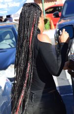KELLY ROWLAND Leaves Whole Foods Market in Sherman Oaks 12/01/2017