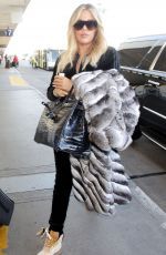 KHLOE KARDASHIAN at Los Angeles International Airport 12/29/2017