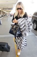 KHLOE KARDASHIAN at Los Angeles International Airport 12/29/2017