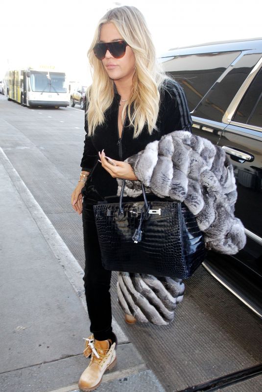 KHLOE KARDASHIAN at Los Angeles International Airport 12/29/2017