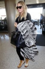KHLOE KARDASHIAN at Los Angeles International Airport 12/29/2017
