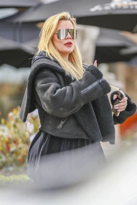 KHLOER KARDASHIAN Leaves Polacheck’s Jeweler’s in Los Angeles 12/23/2017