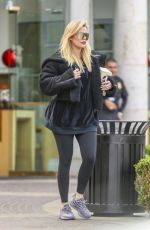 KHLOER KARDASHIAN Leaves Polacheck