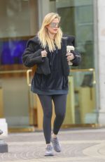 KHLOER KARDASHIAN Leaves Polacheck