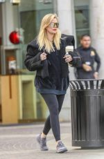 KHLOER KARDASHIAN Leaves Polacheck