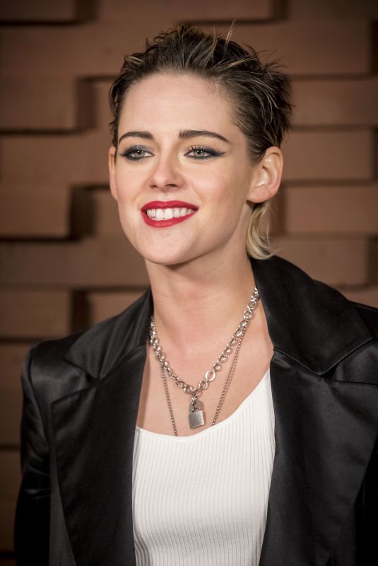 KRISTEN STEWART at Chanel Metiers D