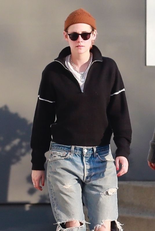 KRISTEN STEWART Out and About in Los Angeles 12/26/2017