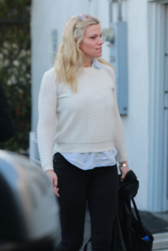 LINDSAY SHOOKUS and Ben Affleck Arrives at a Studio in Burbank 12/27/2017