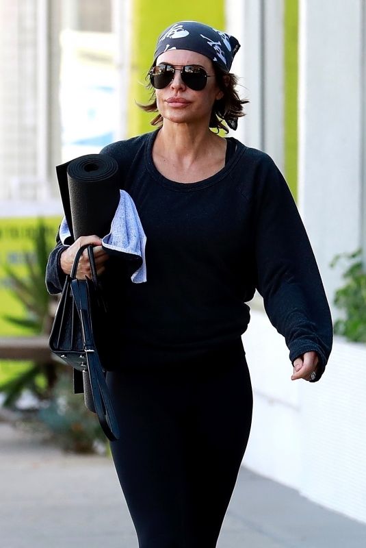 LISA RINNA Heading to Yoga Class in Studio City 12/30/2017