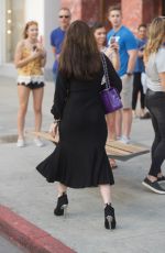 LISA VANDERPUMO Shopping on Rodeo Drive in Beverly Hills 12/29/2017