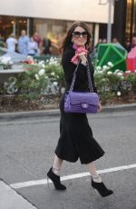 LISA VANDERPUMO Shopping on Rodeo Drive in Beverly Hills 12/29/2017