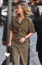 MARGOT ROBBIE Arrives at Jimmy Kimmel Live! in Hollywood 12/04/2017