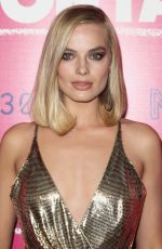 MARGOT ROBBIE at I, Tonya Premiere in Hollywood 12/05/2017