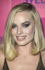 MARGOT ROBBIE at I, Tonya Premiere in Hollywood 12/05/2017