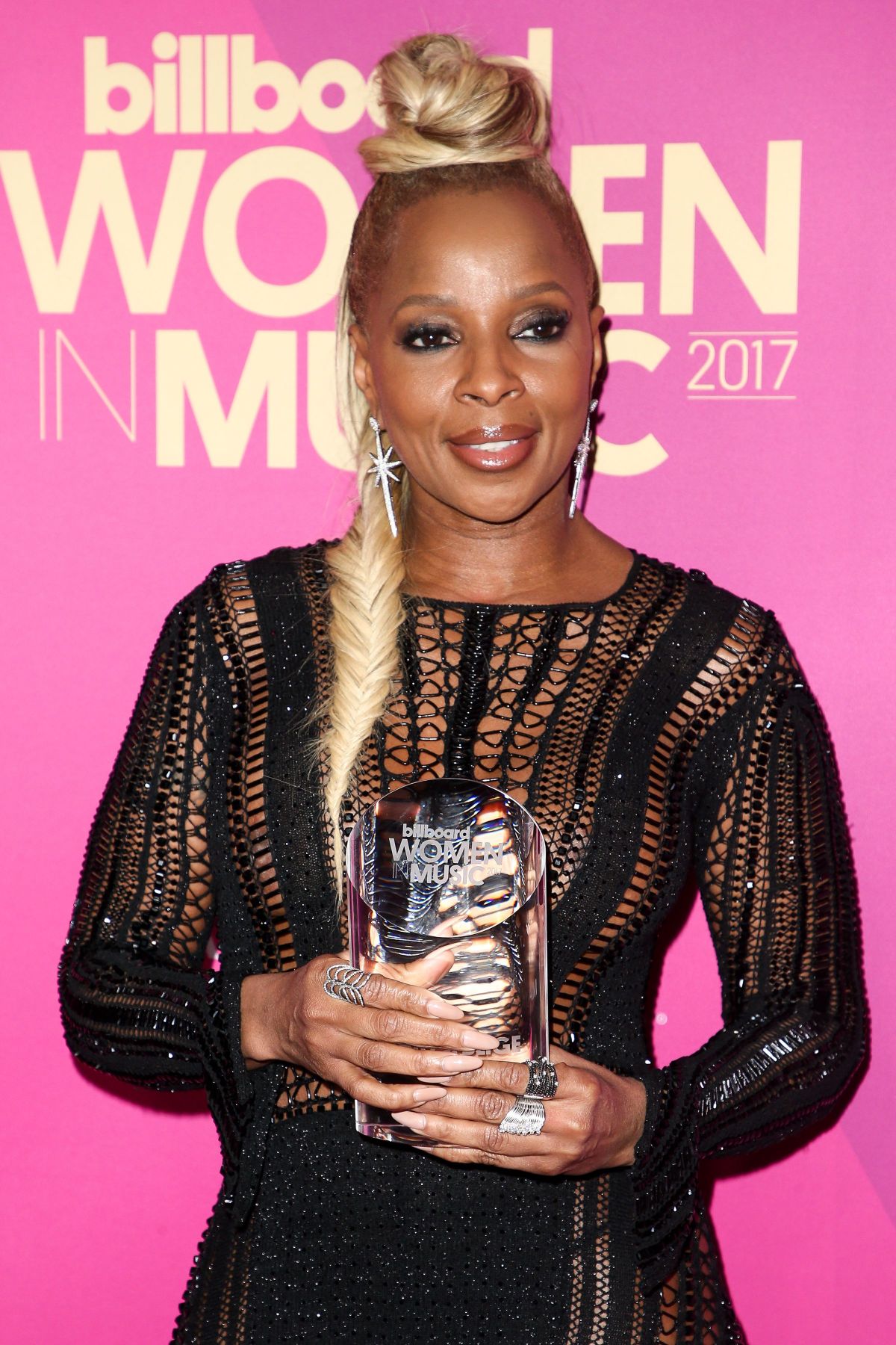 MARY J. BLIGE at 2017 Billboard Women in Music Awards in Los Angeles 11/30/...