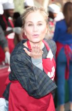 MAUREEN MCCORMICK at LA Mission Serves Christmas to the Homeless in Los Angeles 12/22/2017